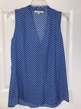 Rose & Olive Blue and White Geometric Print Top